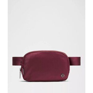 Everywhere Belt Bag 1L - Wine Berry